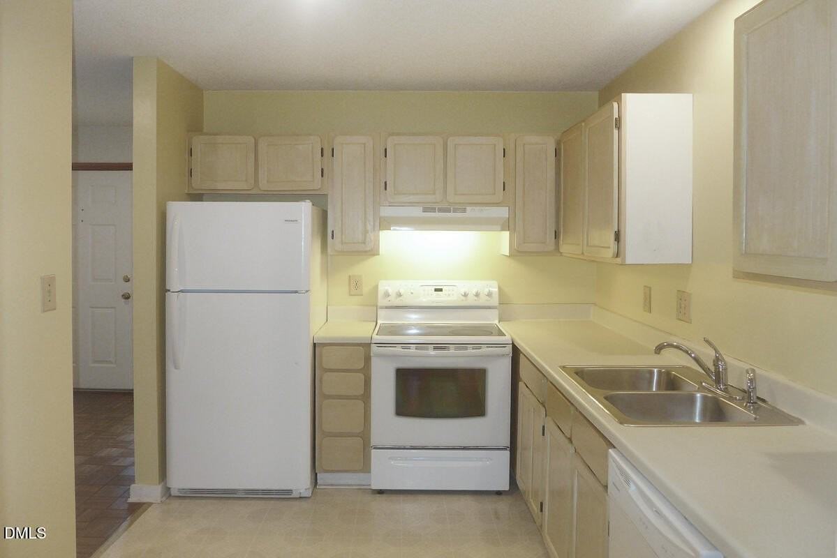 206 Cedarwood Ln - Photo 4 of 12