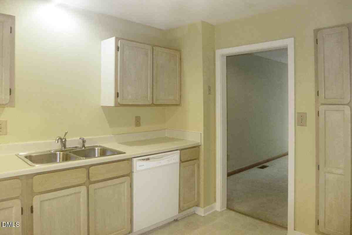 206 Cedarwood Ln - Photo 5 of 12