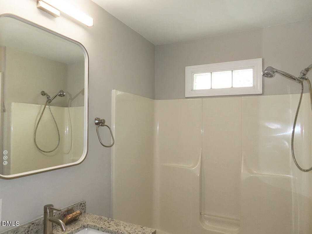 1215 Kent St - Photo 7 of 14