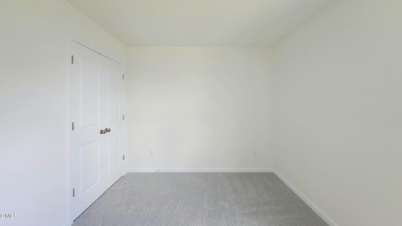 395 Oak Park Blvd - Photo 5 of 6