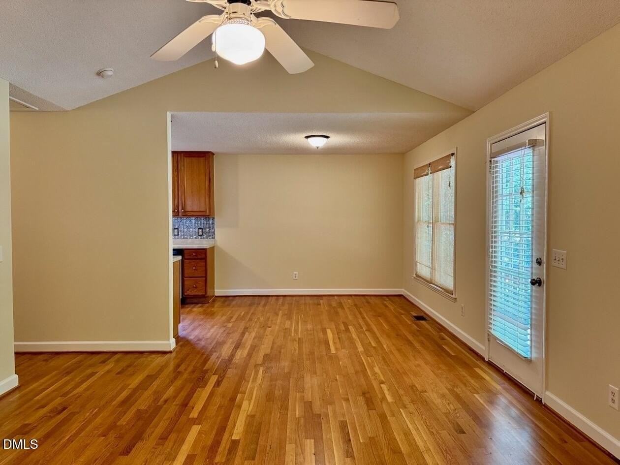 246 Rectory St - Photo 4 of 24