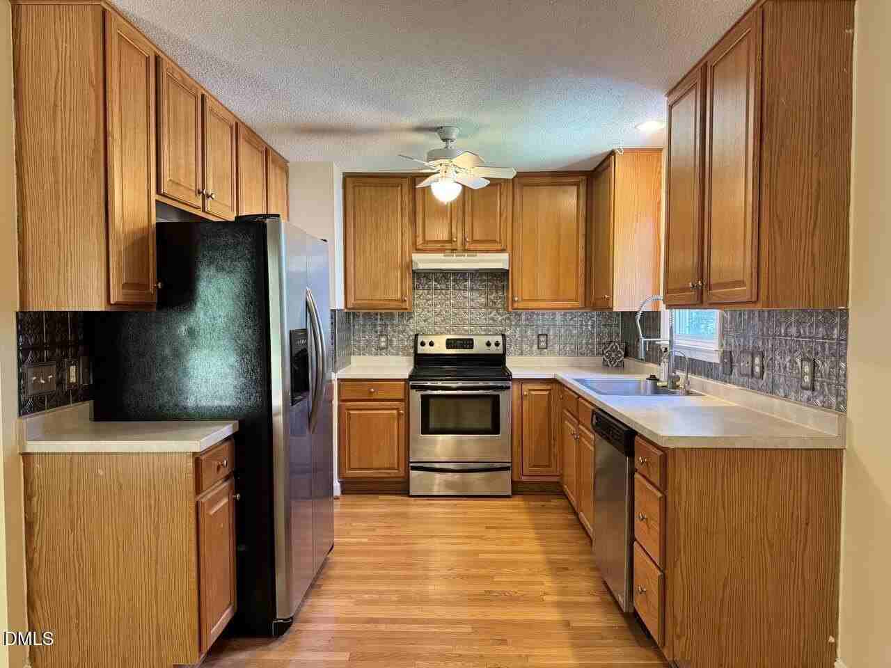 246 Rectory St - Photo 5 of 24