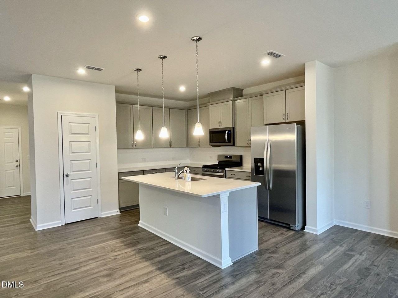1616 Brussels Dr - Photo 4 of 29