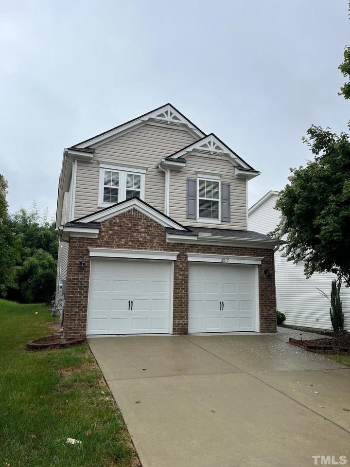 2017 Remington Oaks Cir - Photo 2 of 36