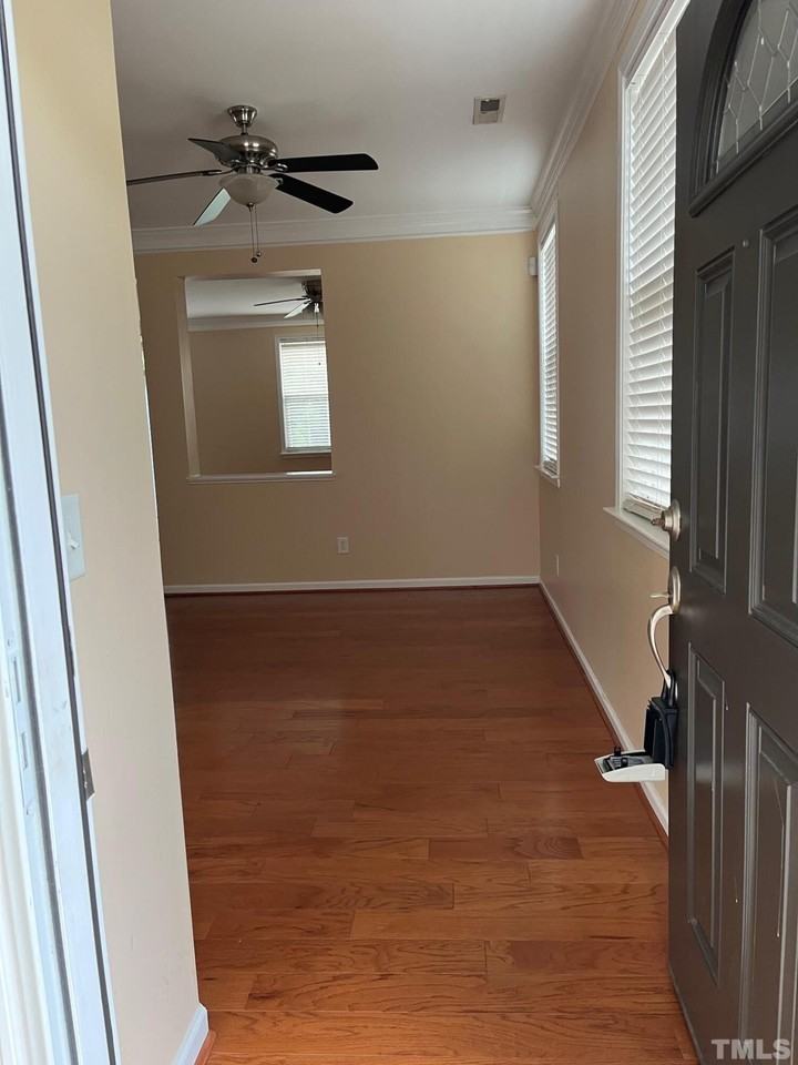 2017 Remington Oaks Cir - Photo 4 of 36
