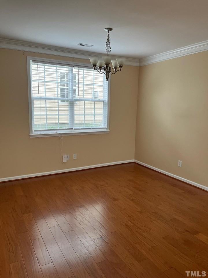 2017 Remington Oaks Cir - Photo 6 of 36