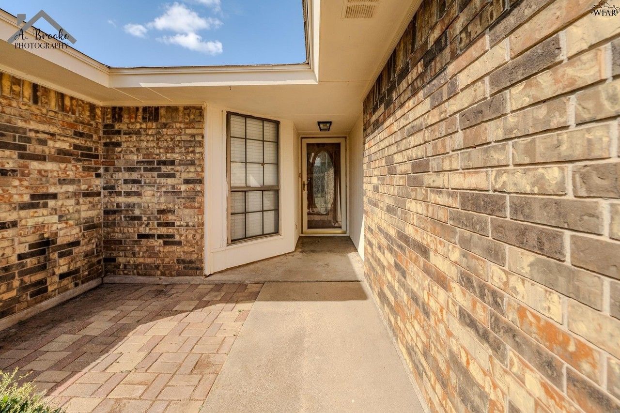 4611 MISTY VALLEY STREET E - Photo 3 of 35