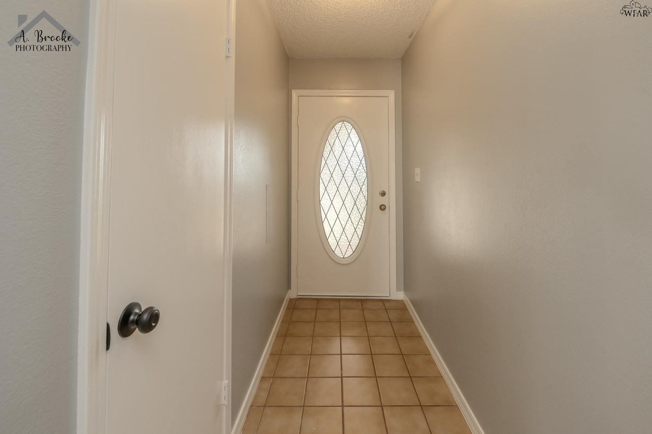 4611 MISTY VALLEY STREET E - Photo 4 of 35