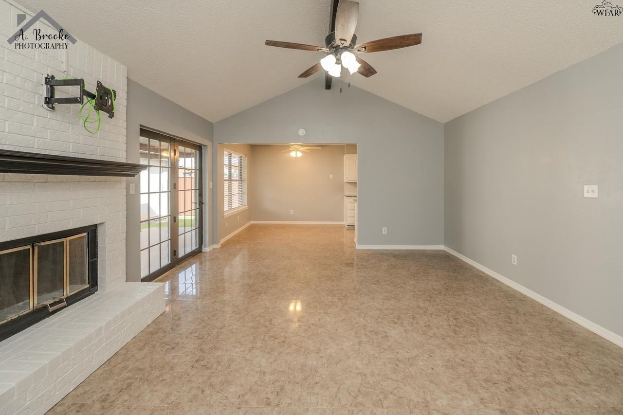 4611 MISTY VALLEY STREET E - Photo 6 of 35