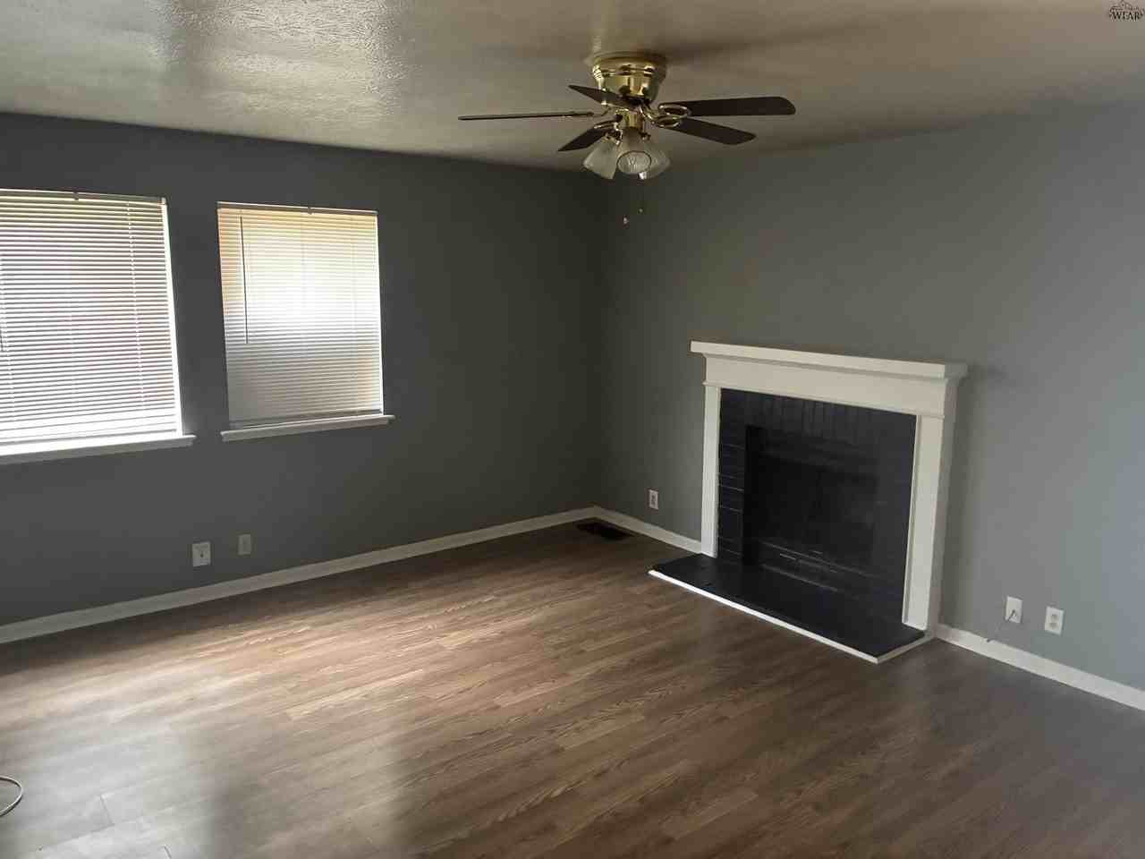 4644 Mistletoe Dr - Photo 2 of 7