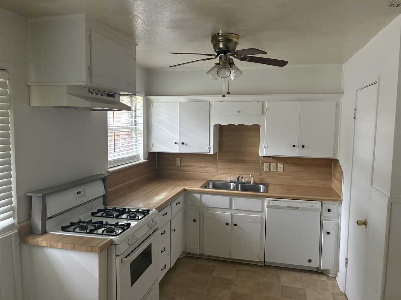 4644 Mistletoe Dr - Photo 3 of 7