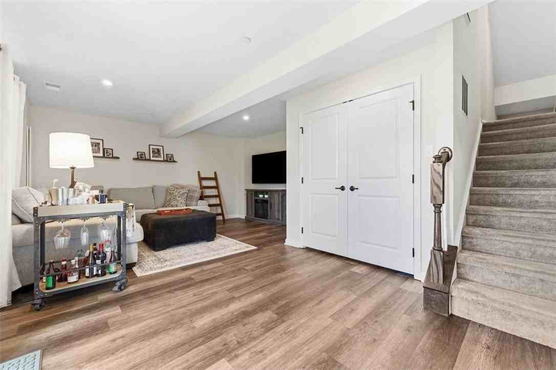 7402 Chestnut Way - Photo 3 of 35