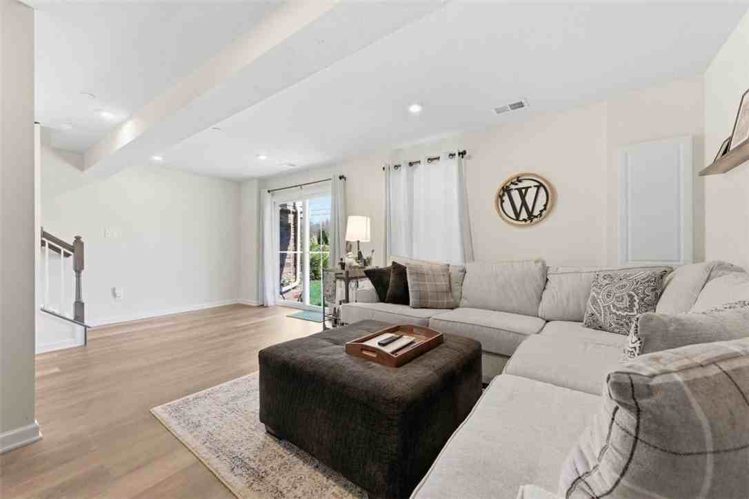 7402 Chestnut Way - Photo 5 of 35