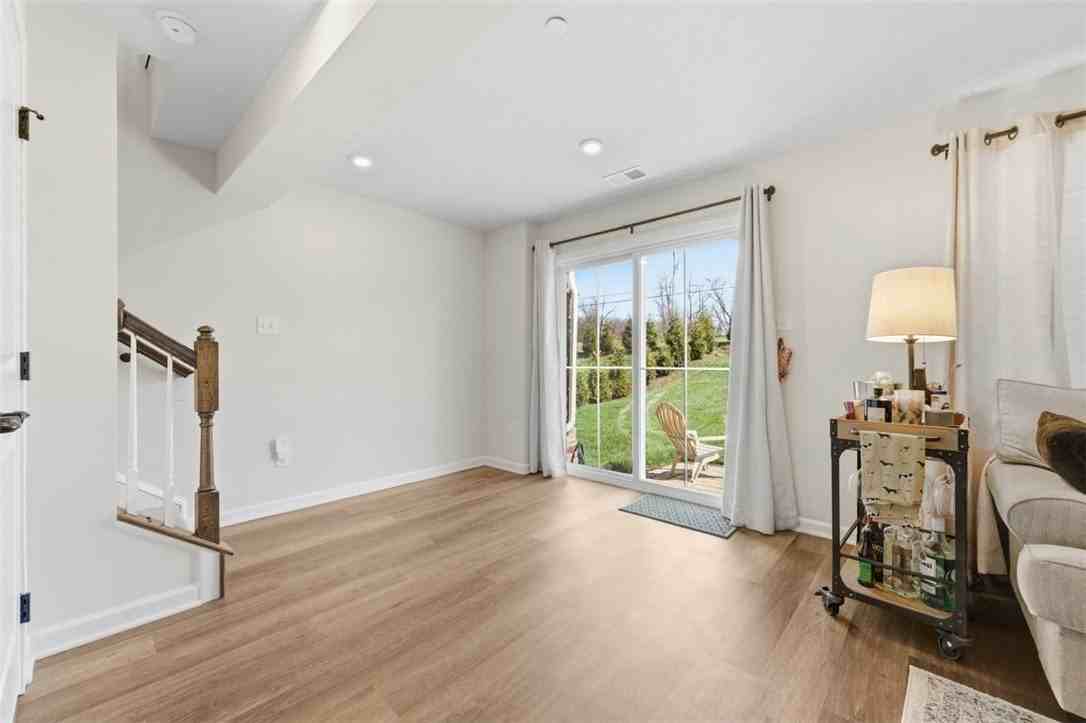 7402 Chestnut Way - Photo 6 of 35