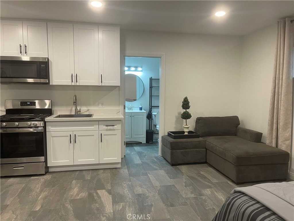 3062 Monroe St - Photo 4 of 12