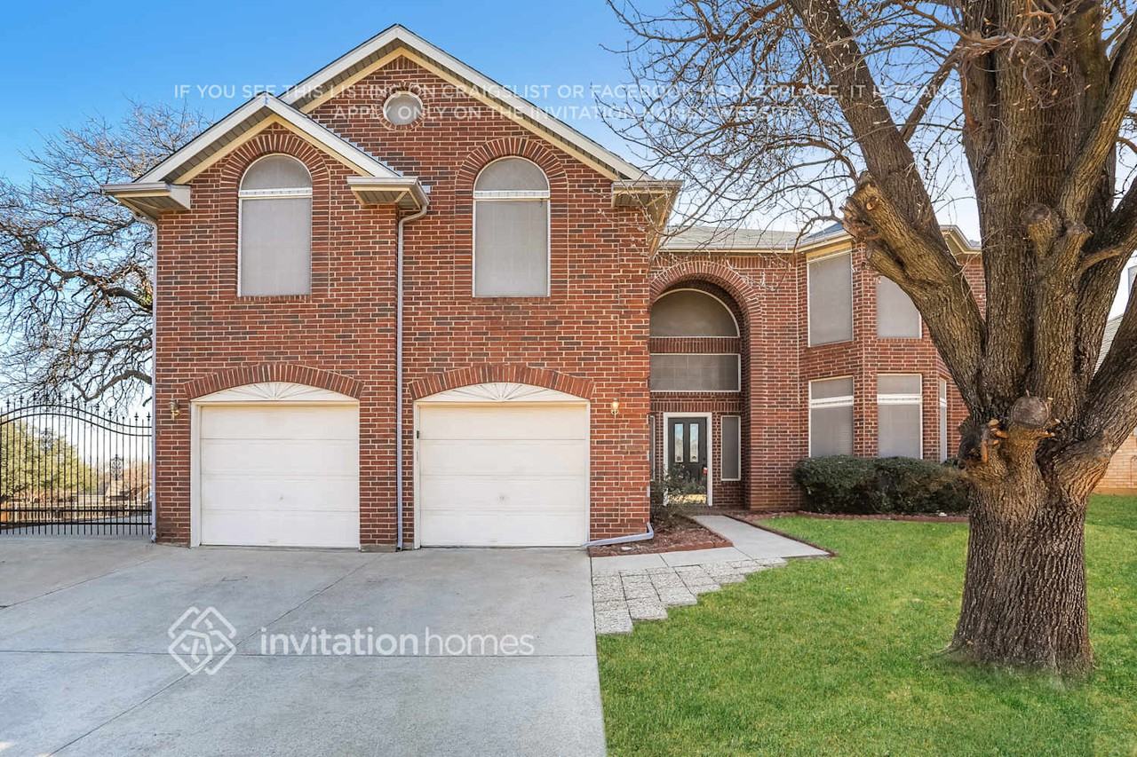 7840 Clover Leaf Dr - Photo 2 of 33