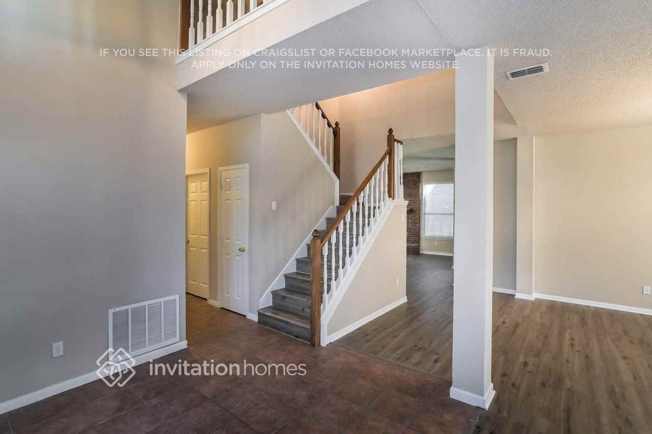 7840 Clover Leaf Dr - Photo 6 of 33