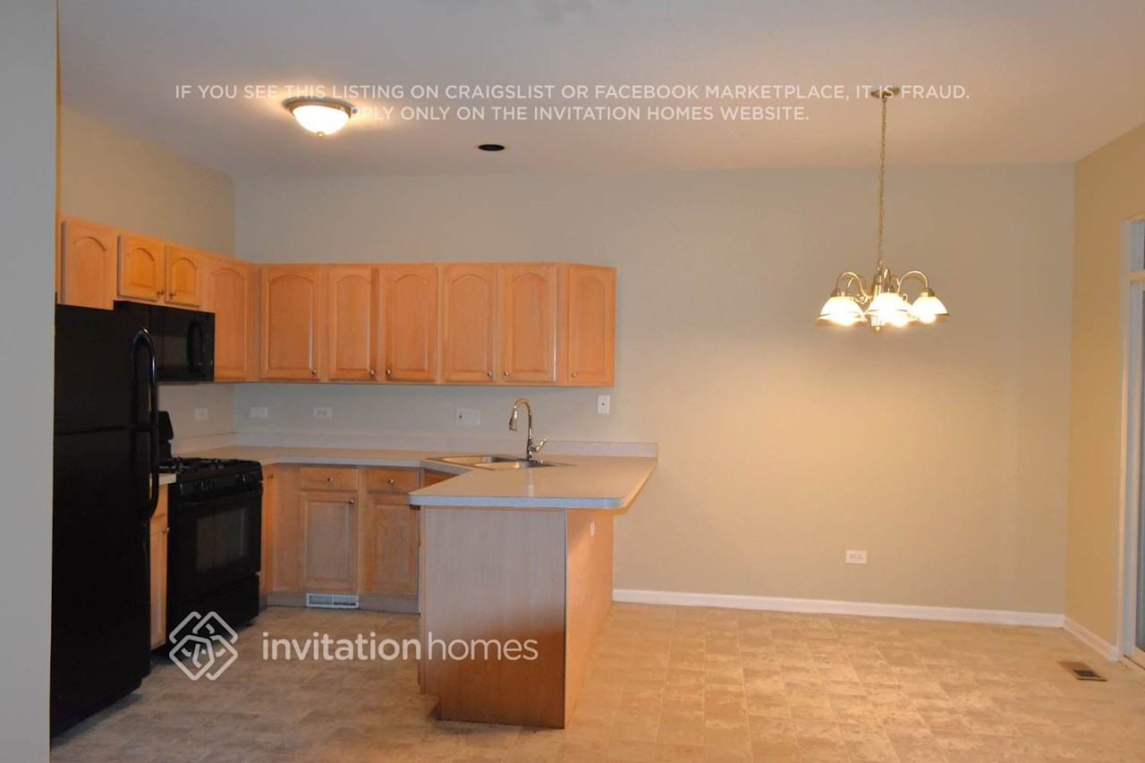 3862 Pathfinder Ln - Photo 3 of 7