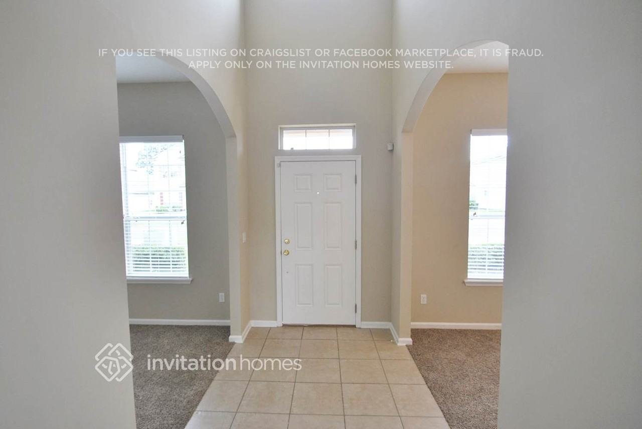 9260 Prosperity Lake Dr - Photo 2 of 10
