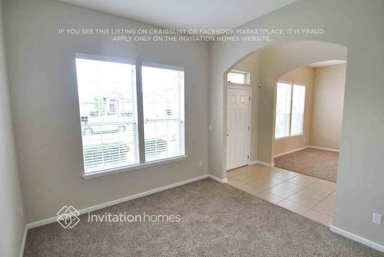 9260 Prosperity Lake Dr - Photo 3 of 10