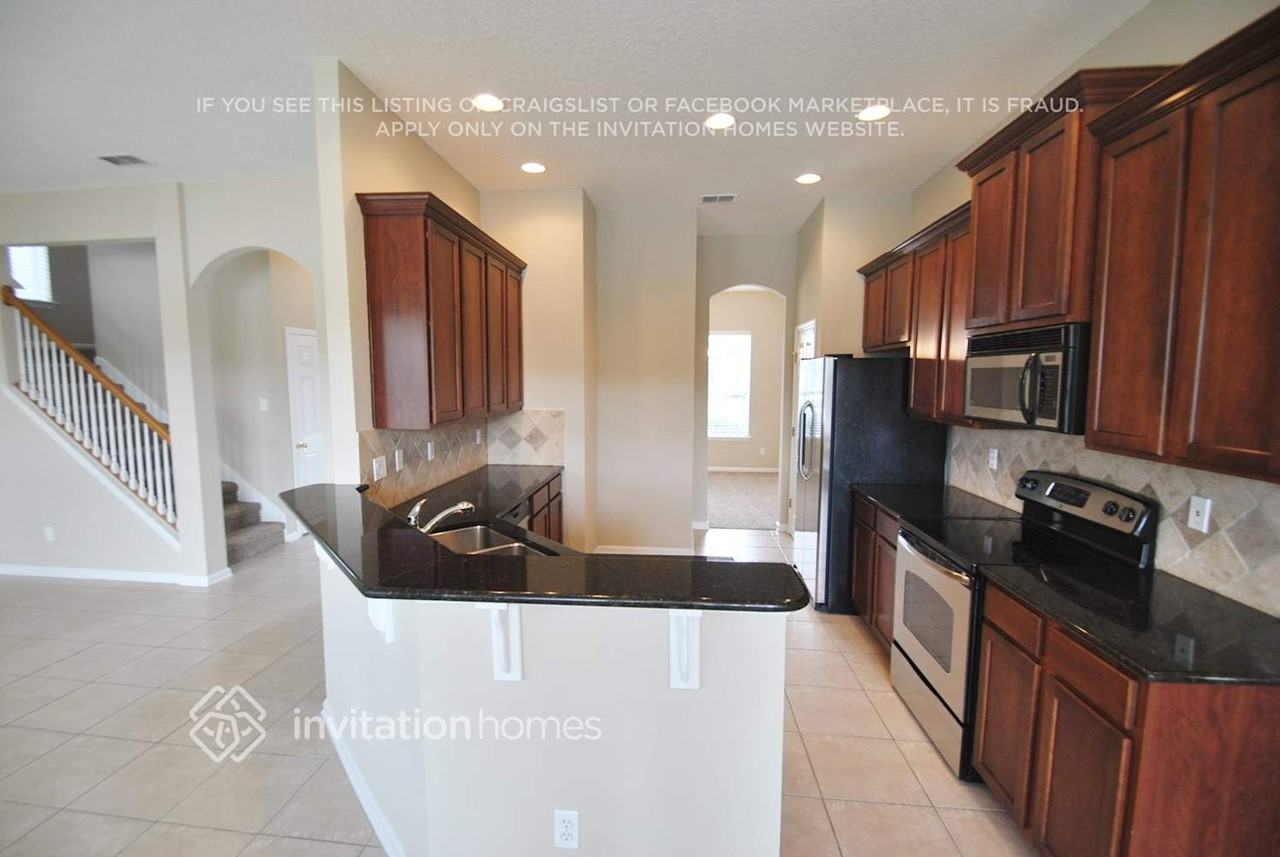 9260 Prosperity Lake Dr - Photo 4 of 10