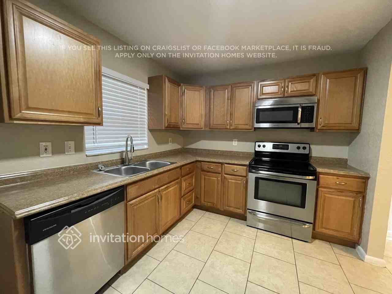 4011 36th St W - Photo 3 of 9