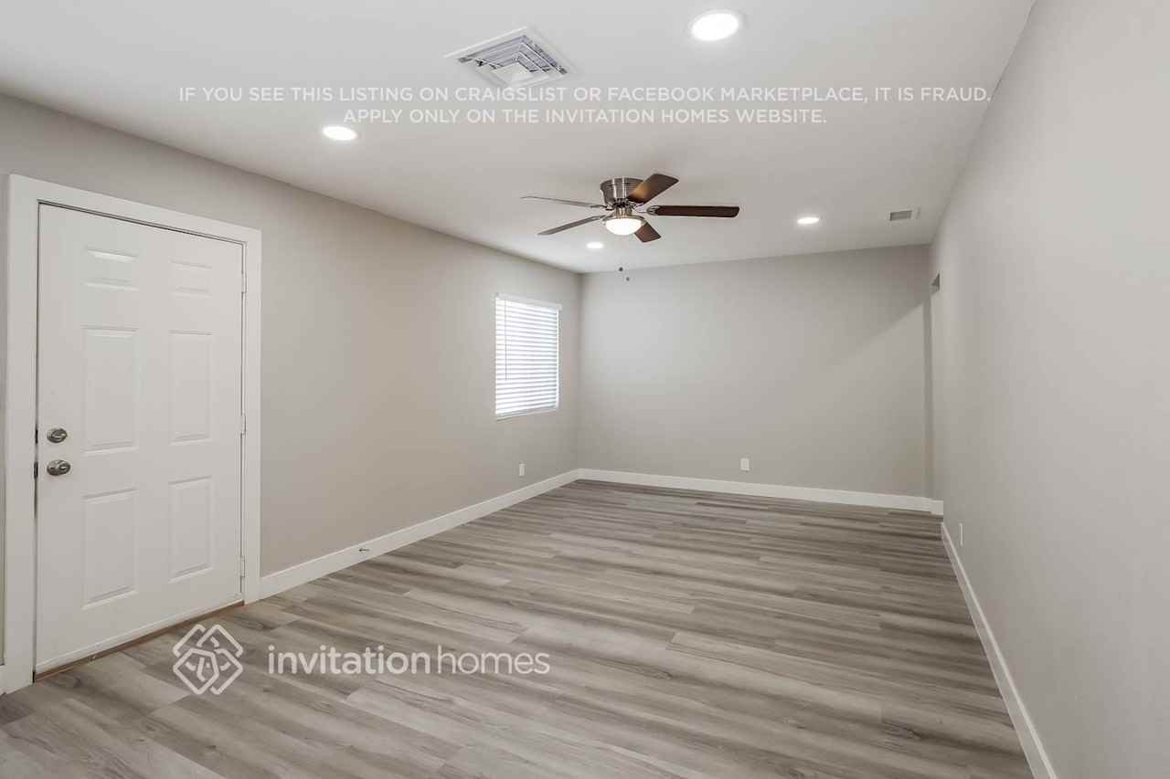 2305 Saber Dr - Photo 3 of 15