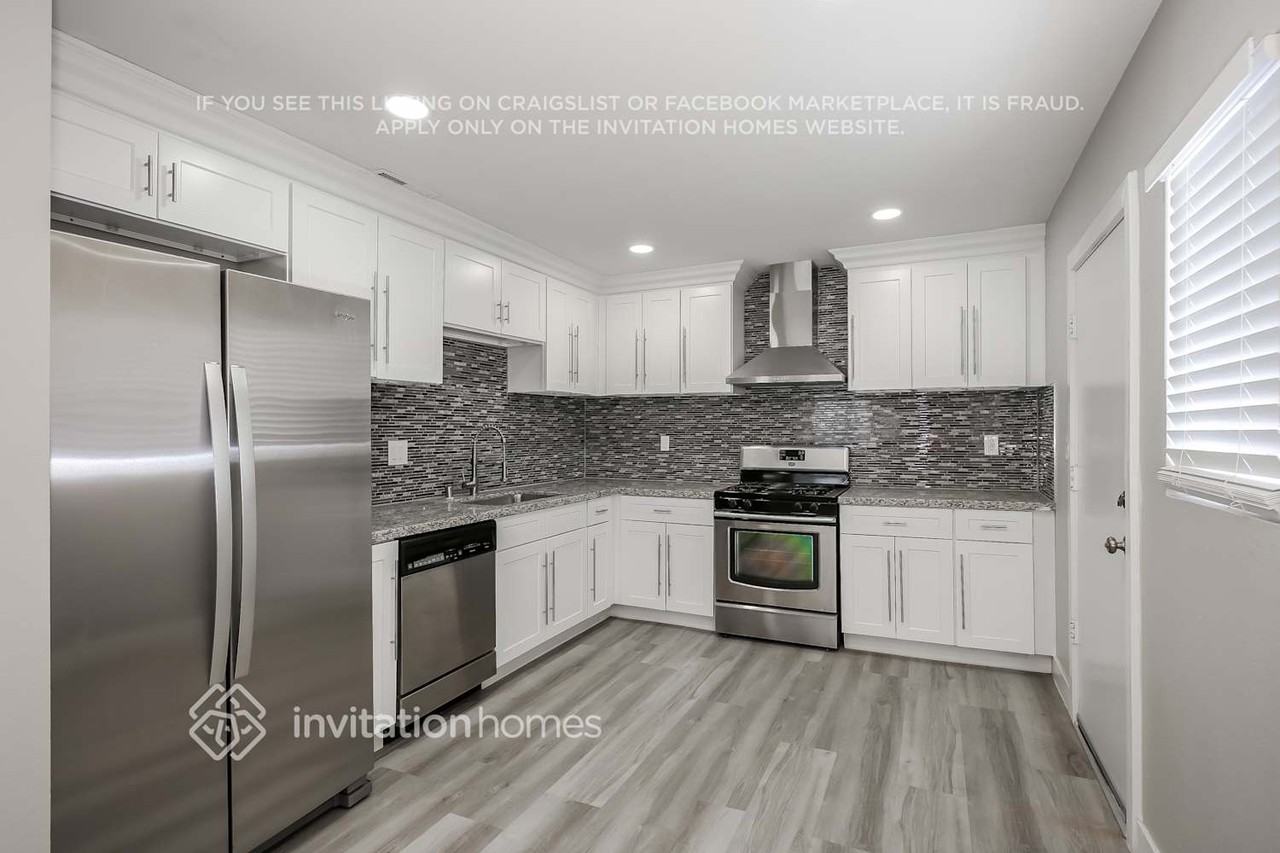 2305 Saber Dr - Photo 6 of 15