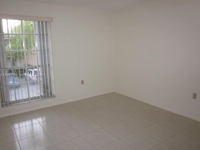10738 N Kendall Dr #K20 - Photo 6 of 19