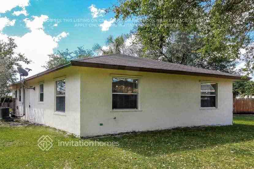 7645 Nw 32nd Pl - Photo 4 of 11