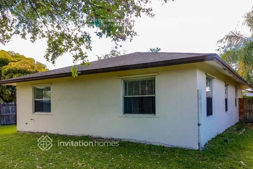 7645 Nw 32nd Pl - Photo 7 of 11