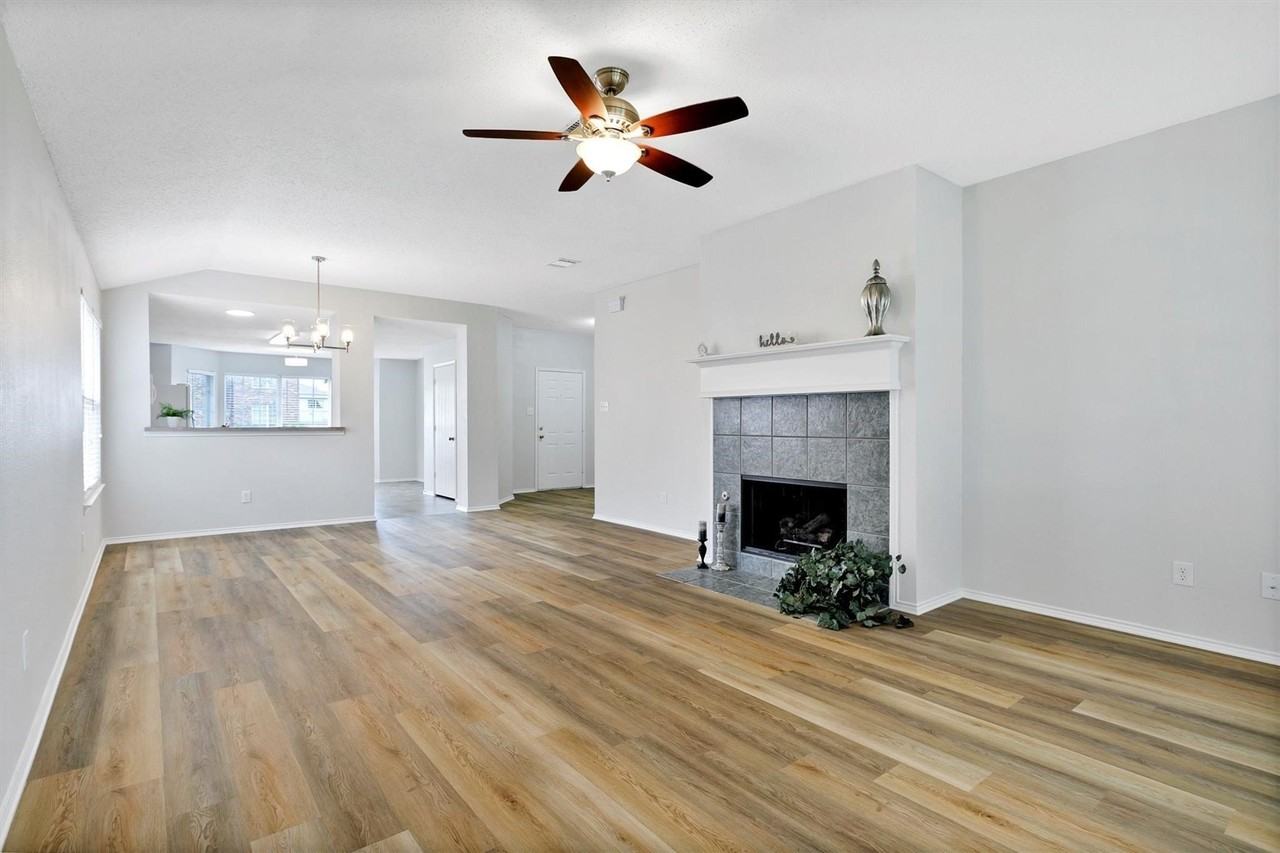 2424 Collier Dr - Photo 2 of 10