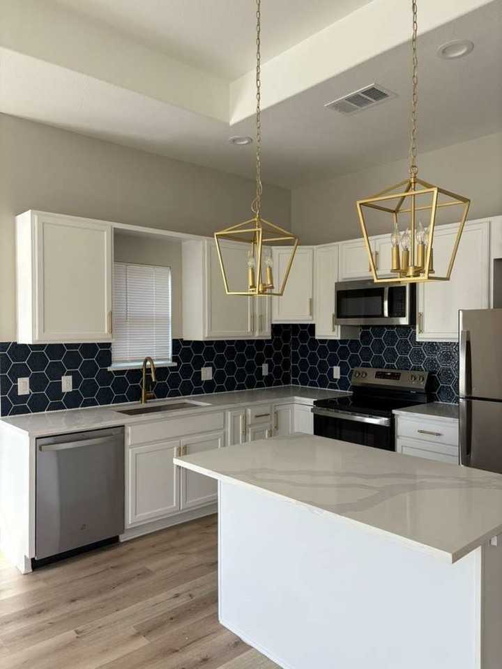 903 Nata Ln - Photo 2 of 5