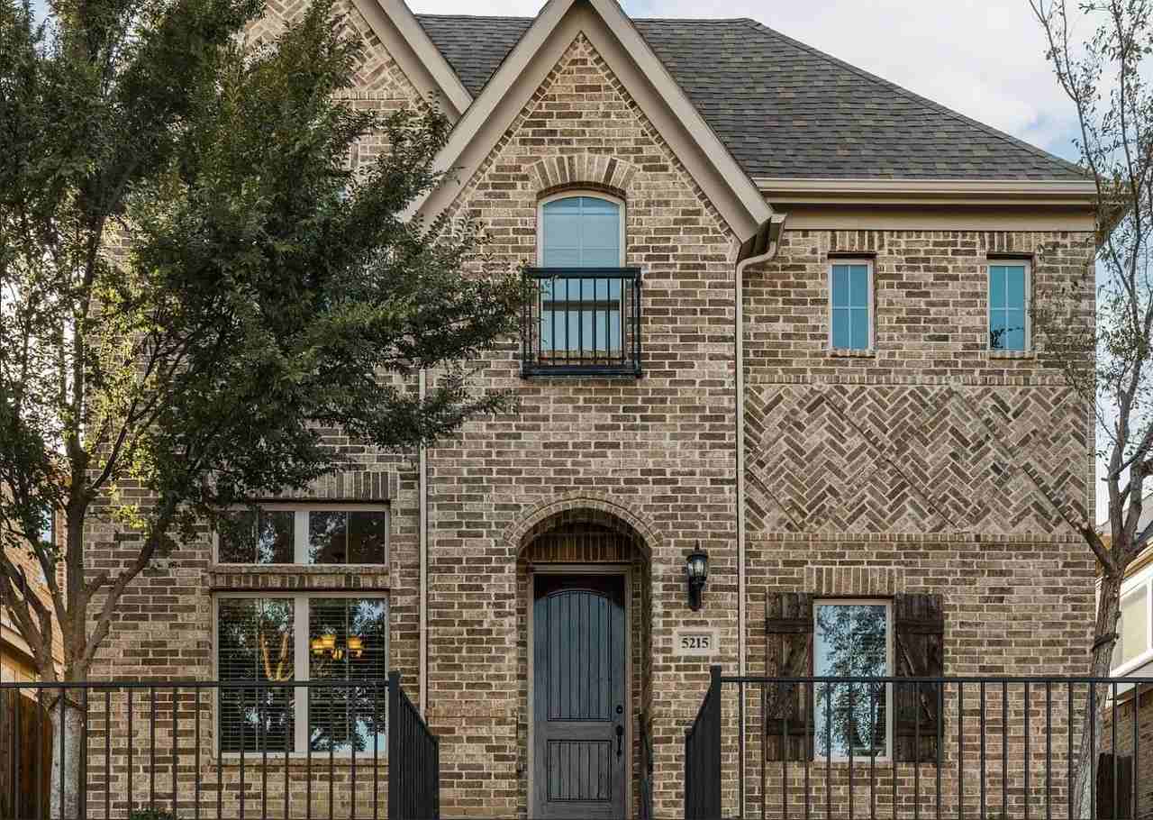 5215 Wakefield Dr - Photo 2 of 36