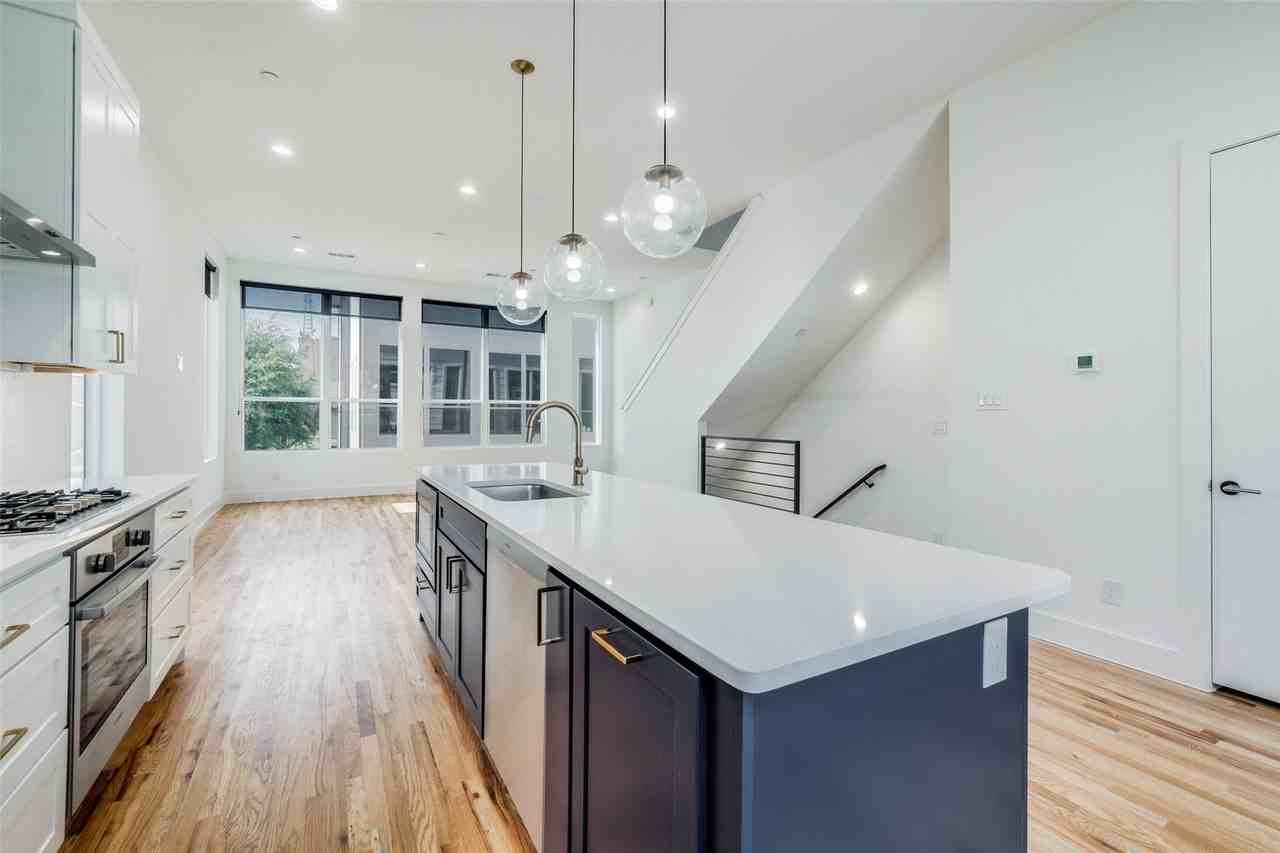 4718 Bryan St #305 - Photo 5 of 20