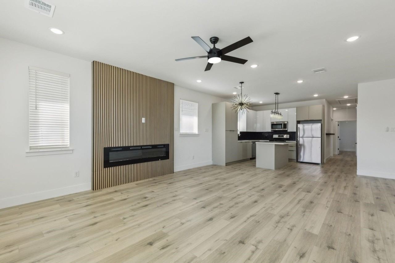 521 N Denley Dr - Photo 4 of 31