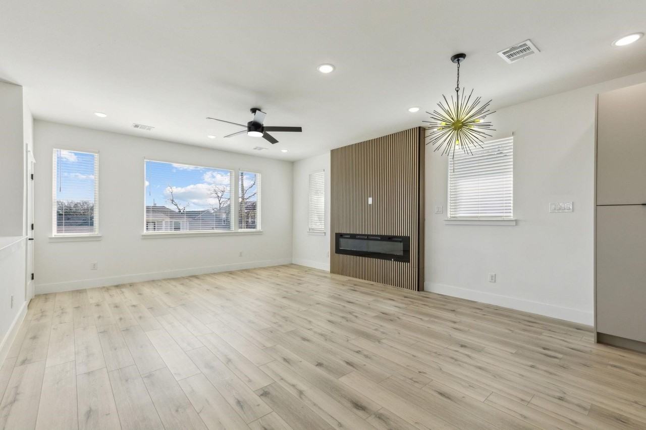 521 N Denley Dr - Photo 5 of 31