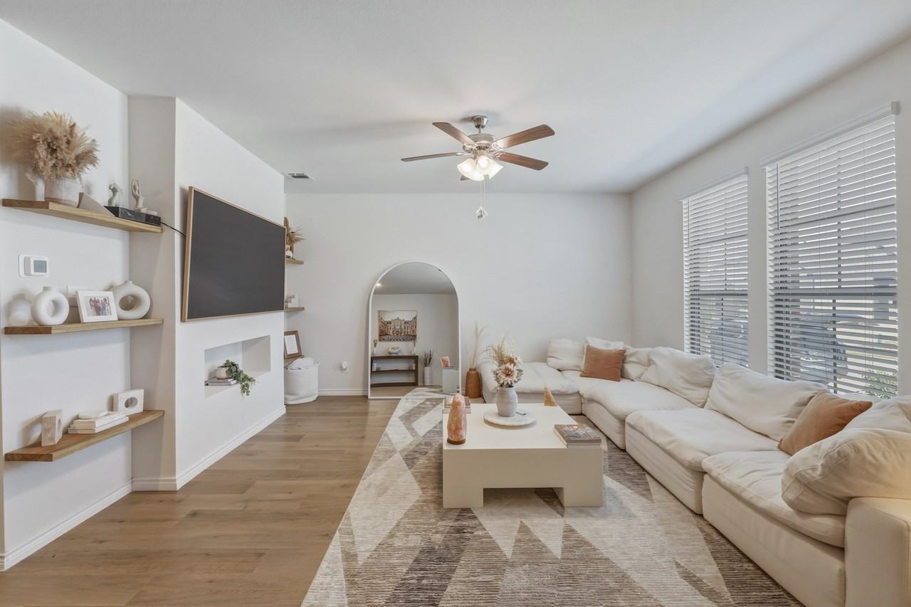 2137 Crooked Bow Dr - Photo 4 of 24