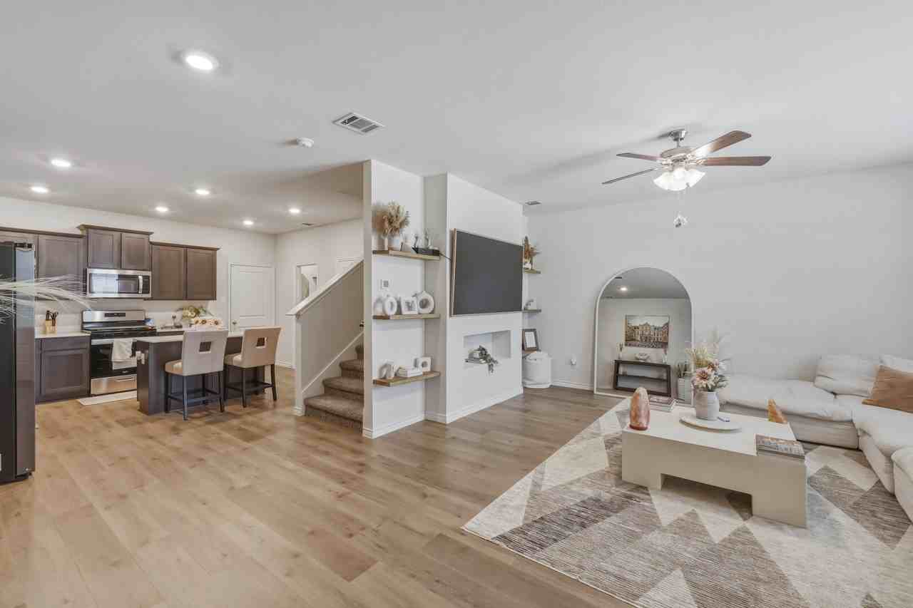 2137 Crooked Bow Dr - Photo 5 of 24