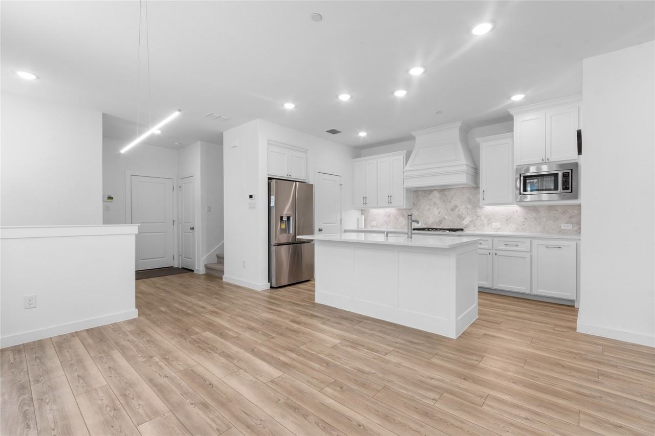 523 Cobblestone Ln - Photo 3 of 18