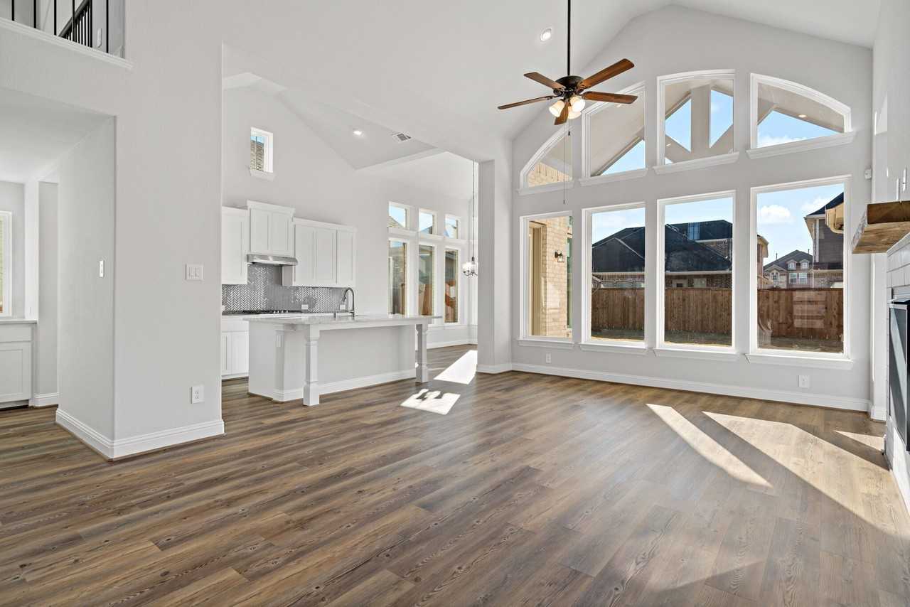 124 Spanish Bluebell Dr - Photo 4 of 39