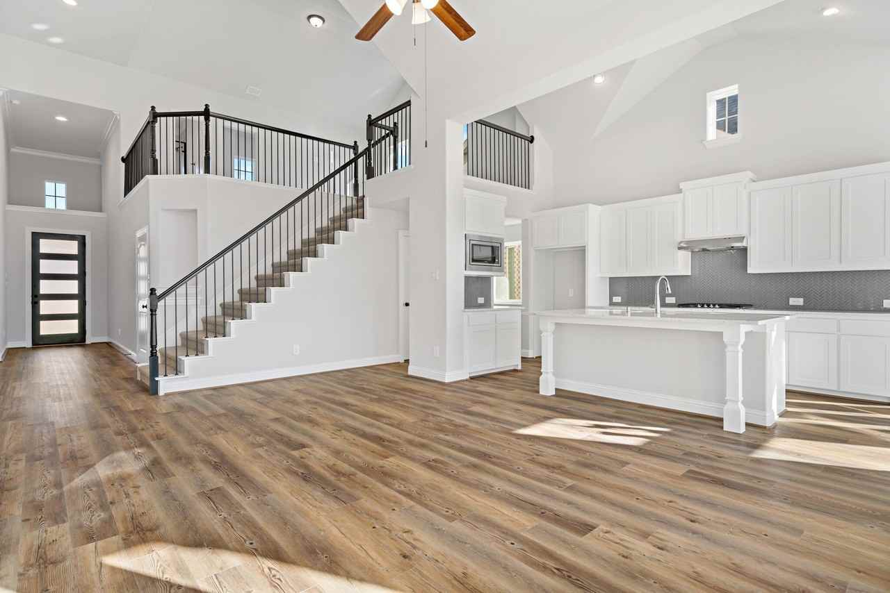 124 Spanish Bluebell Dr - Photo 5 of 39