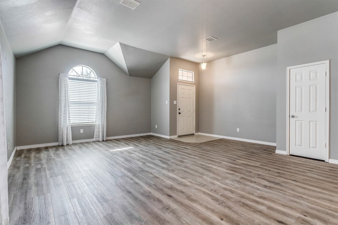 3611 Redwood Cir - Photo 7 of 28