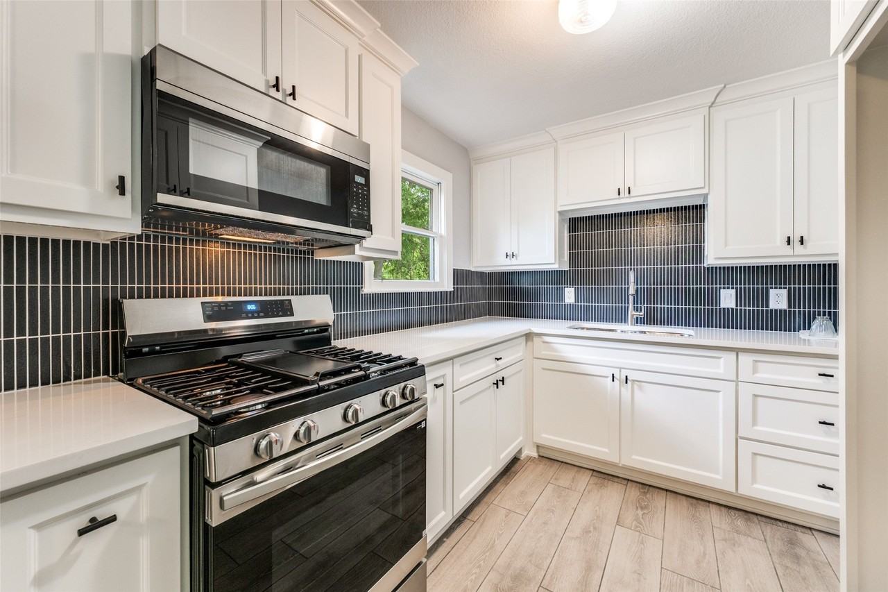 2513 Janice Ln - Photo 4 of 25