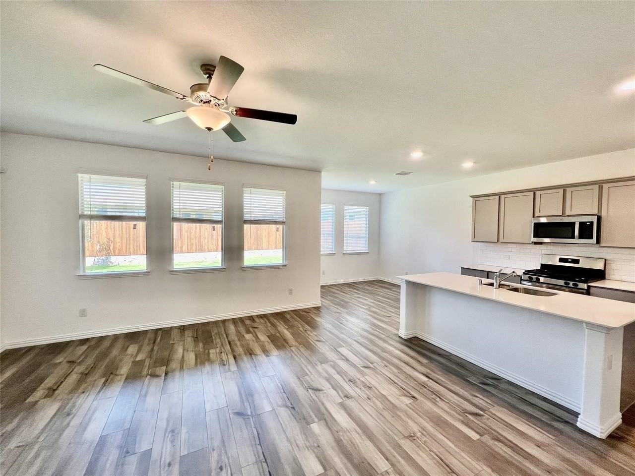 1208 Sequoia Ln - Photo 3 of 36