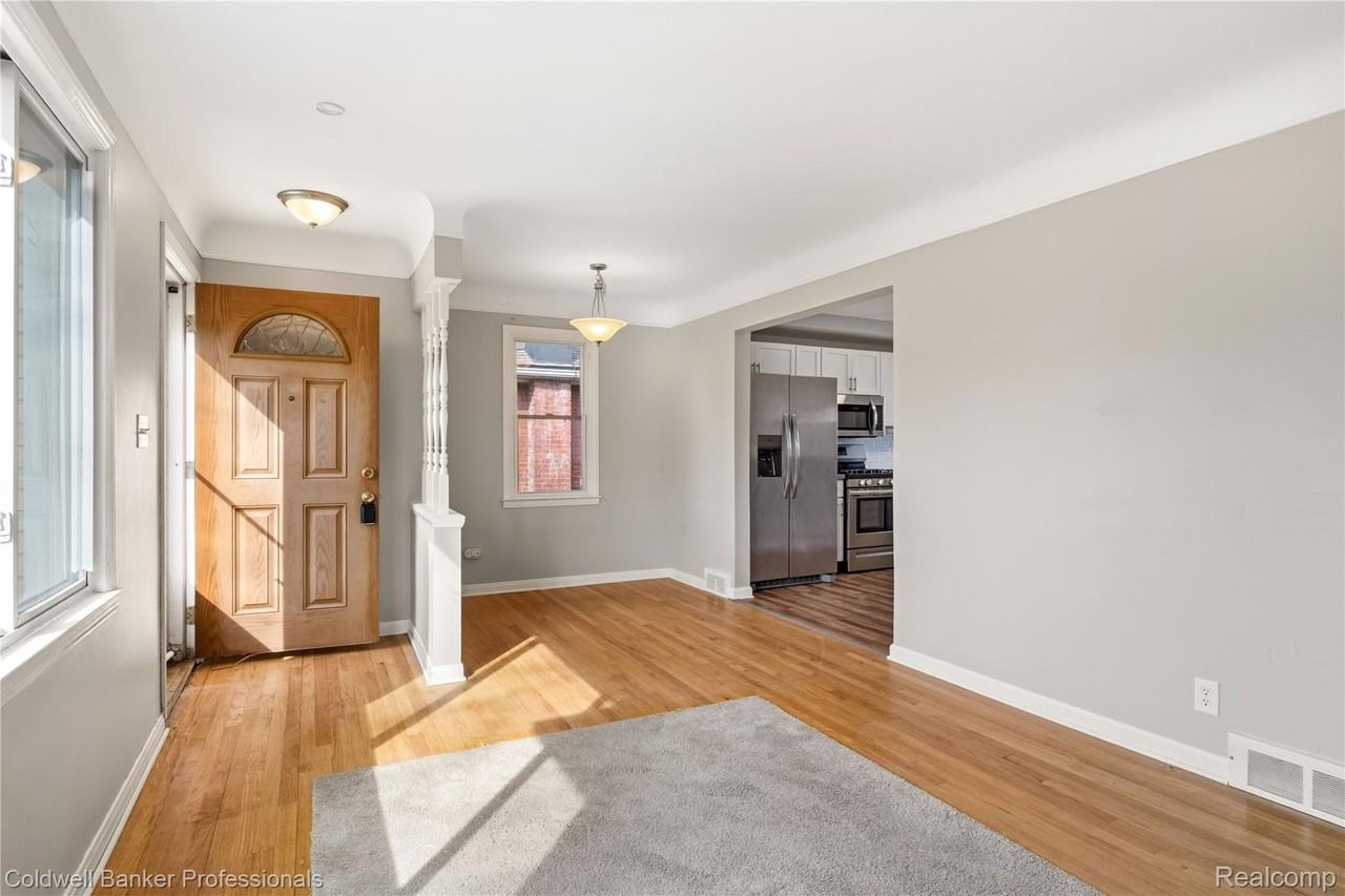 22617 Oconnor St - Photo 2 of 27