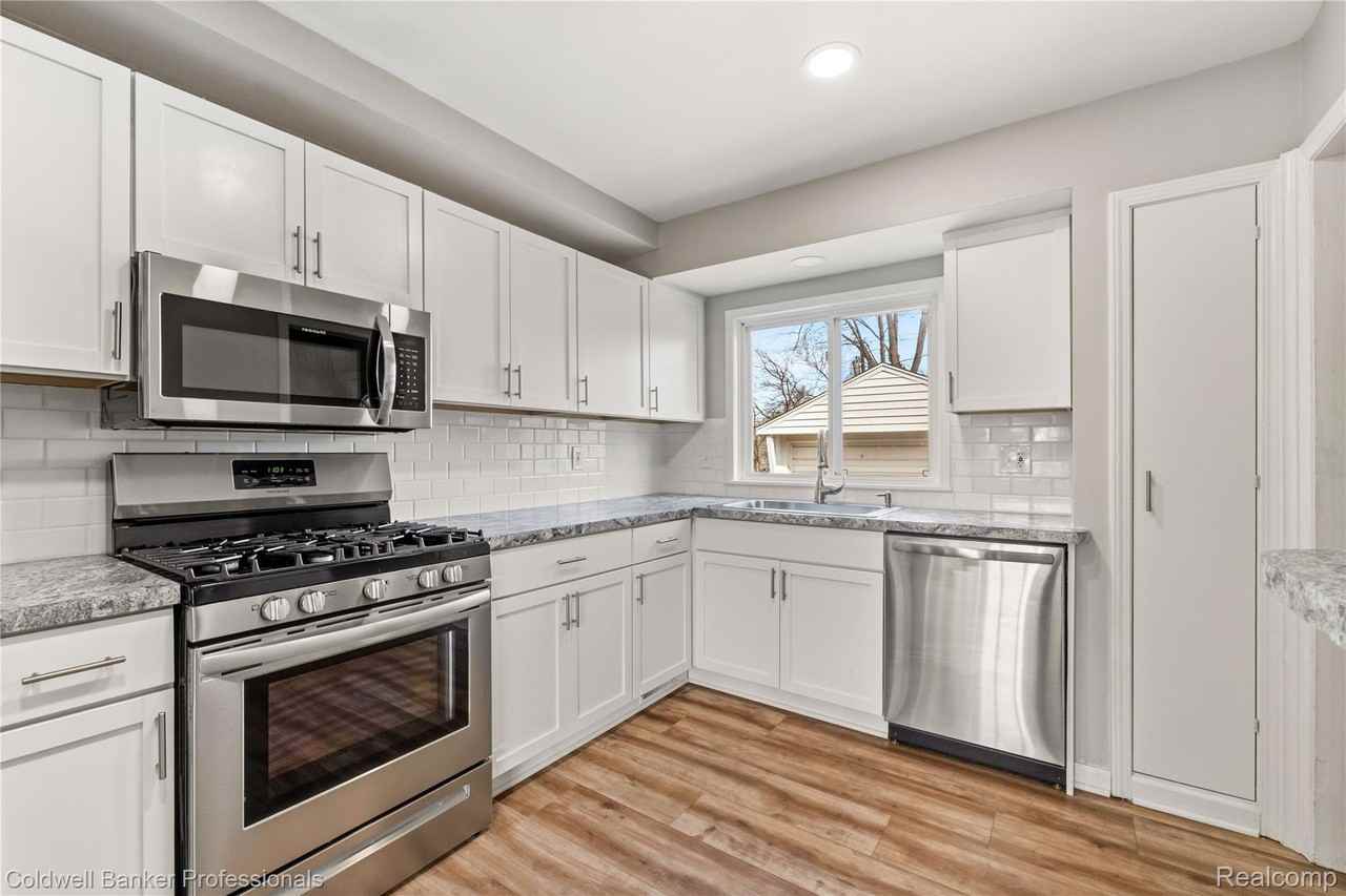 22617 Oconnor St - Photo 6 of 27