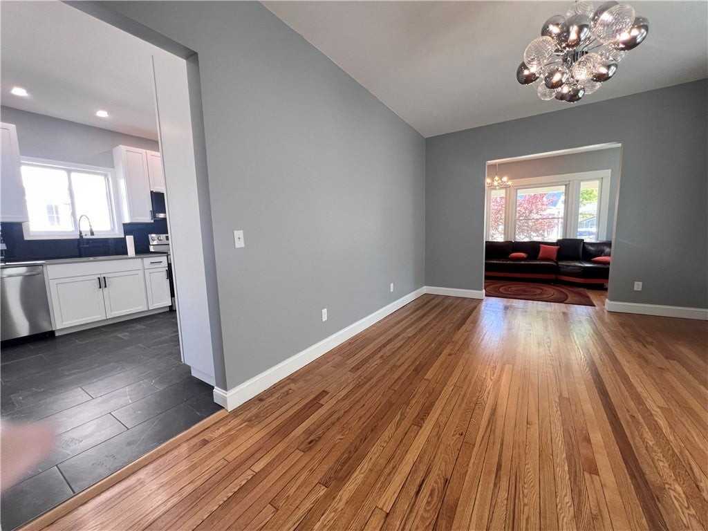 79 Evangeline St - Photo 4 of 14
