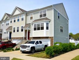 featured image of 390 English Oak Ln