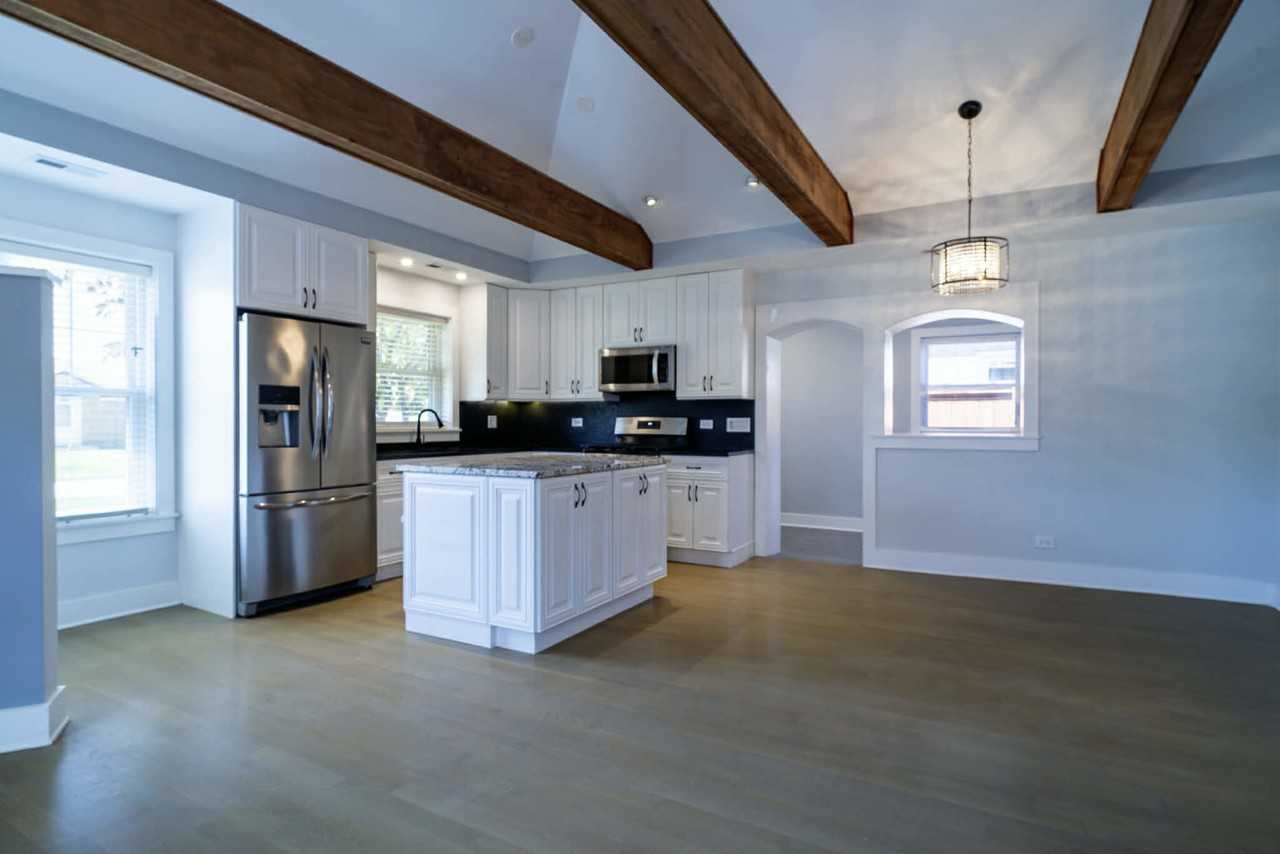2537 Willow St - Photo 2 of 19